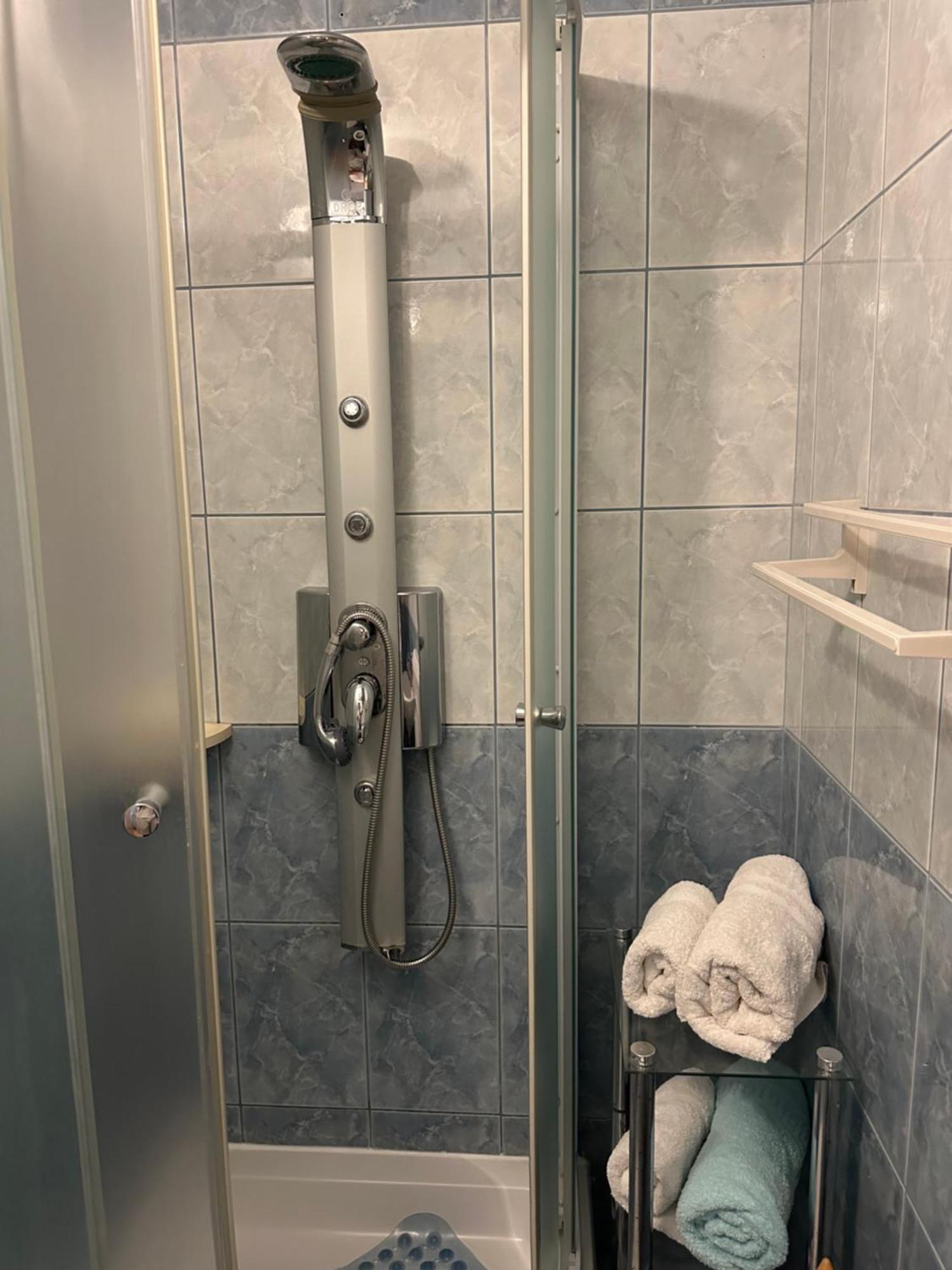 Vs Rooms Split Luaran gambar